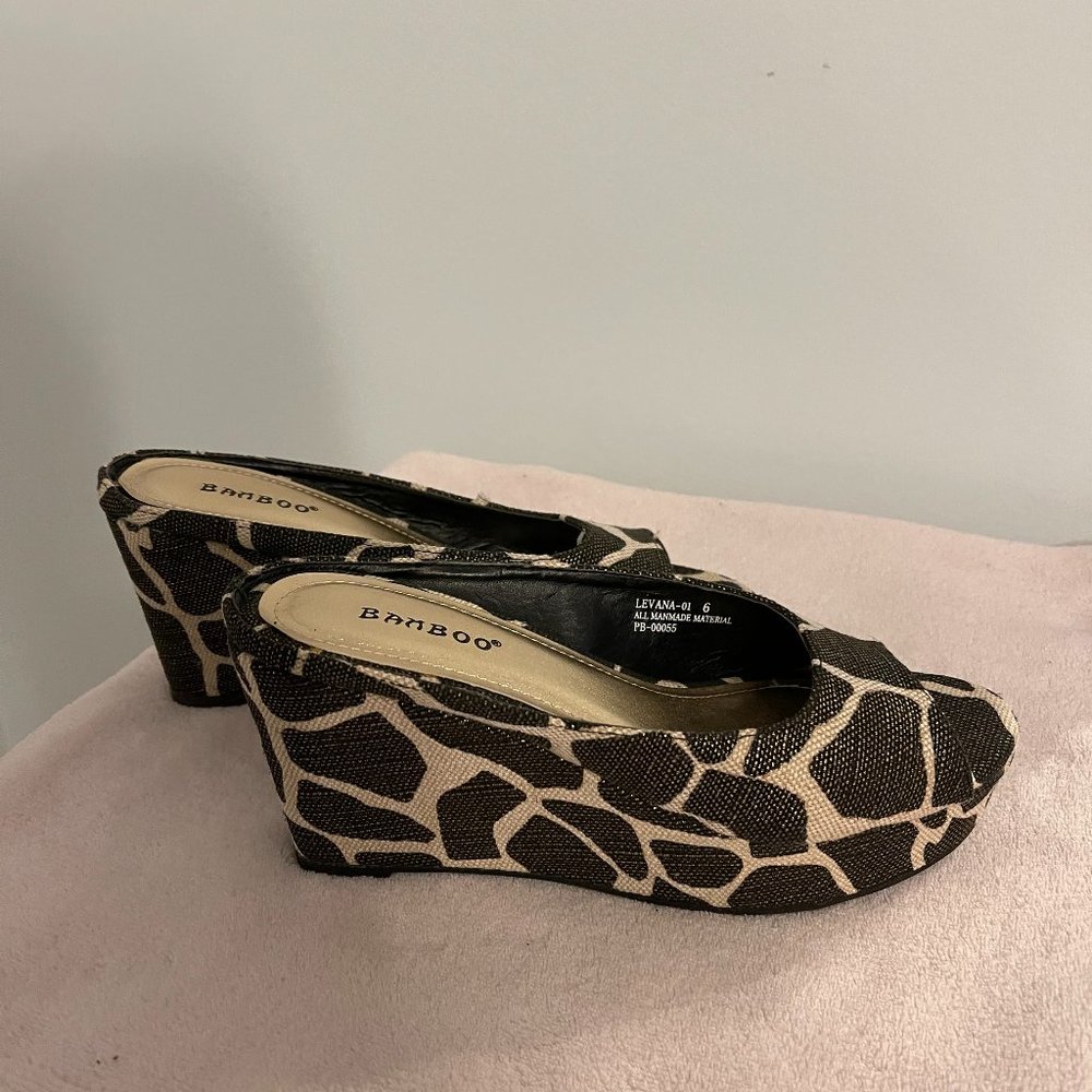 New - Bamboo Platform Sandal Multiple Colors, size 6